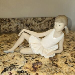 Nao By Lladro "Ballet Recosta" Porcelain Ballerina Figurine - Vintage